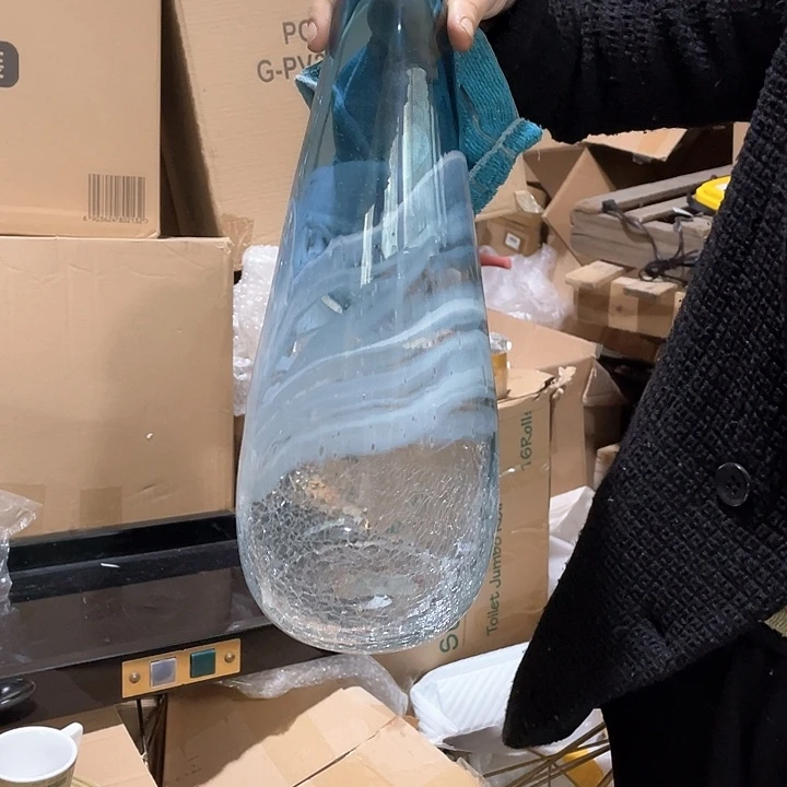 陶瓷花瓶茶杯茶具。