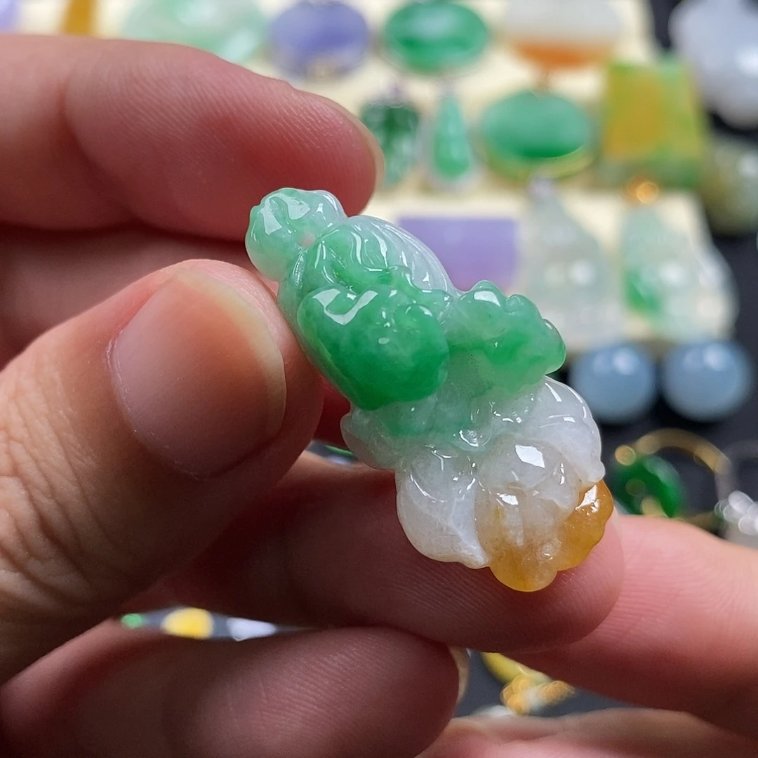 翡翠未镶嵌颈饰翡翠