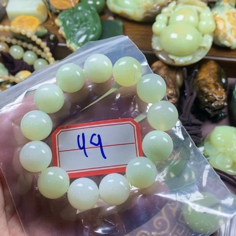 未镶嵌蛇纹石玉颈饰