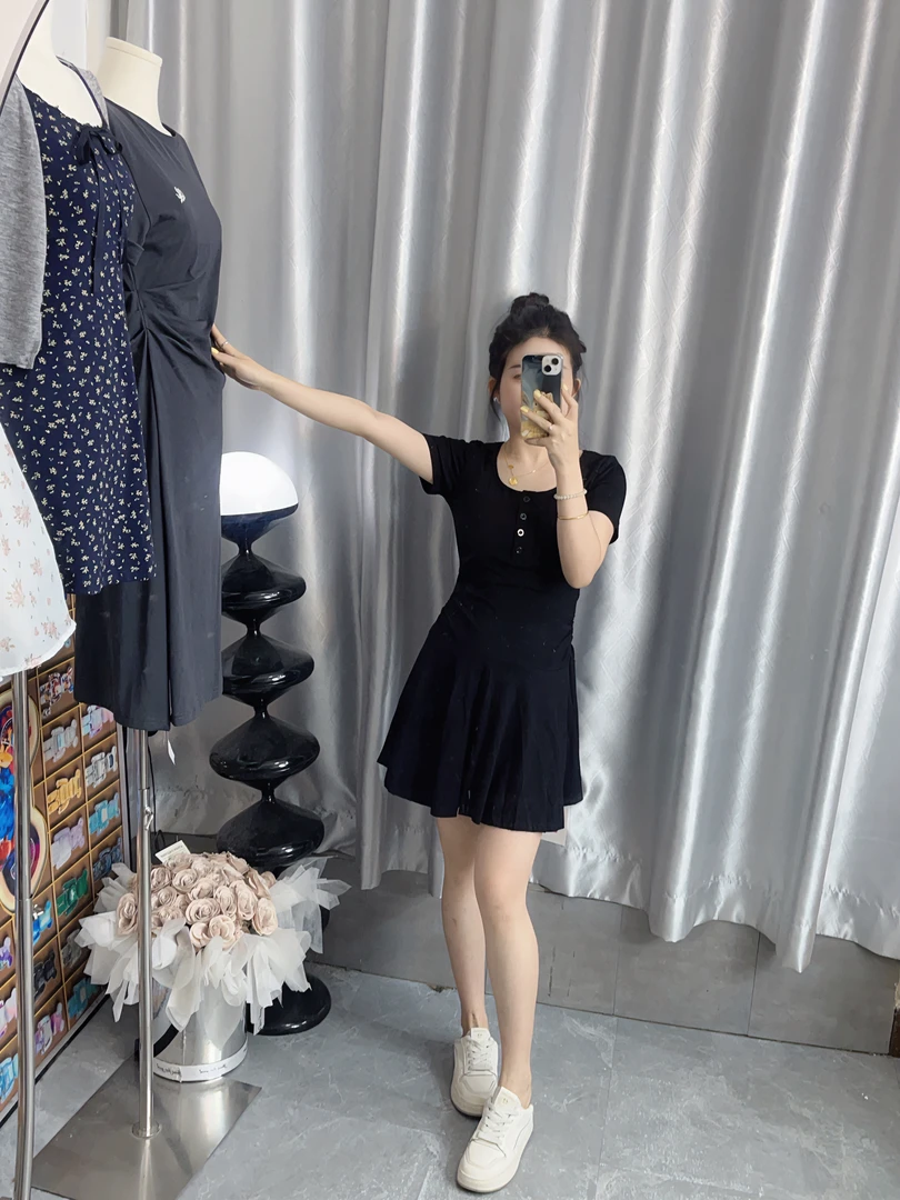 【虎妹推荐】小个子黑色简约修身连衣裙