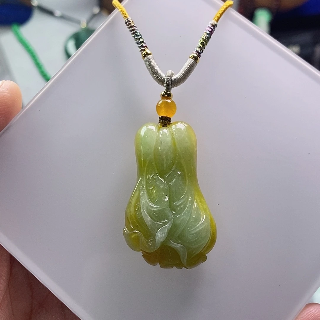 翡翠未镶嵌吊坠(赠链)