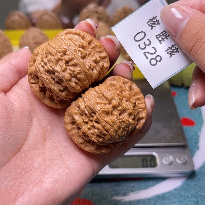 文玩核桃把件闷白46.0328