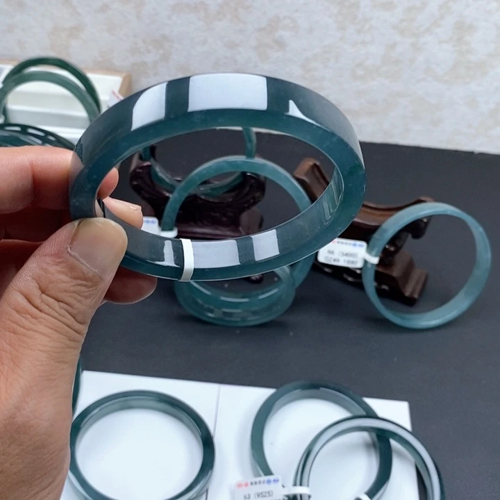 翡翠手镯未镶嵌重***叔