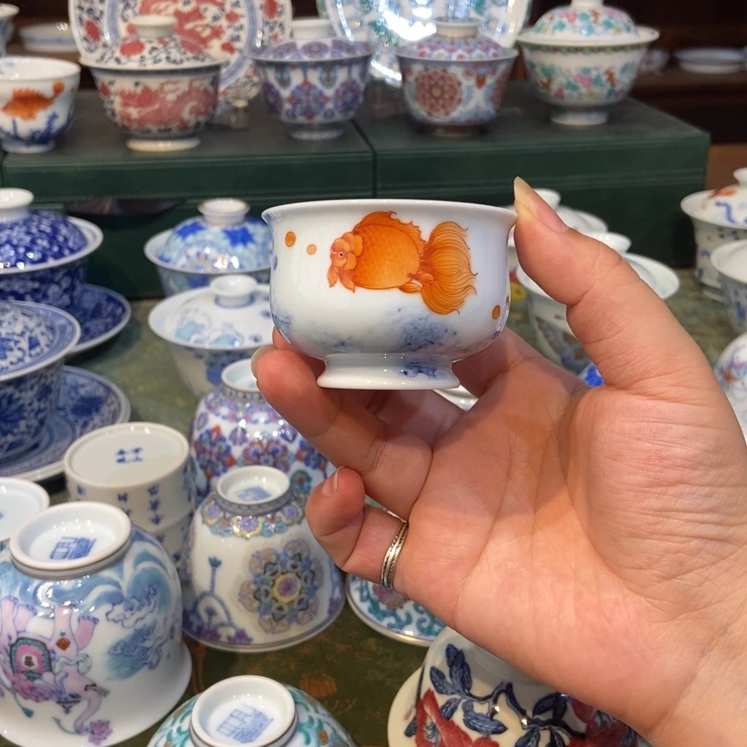 青花矾红金鱼小如是杯