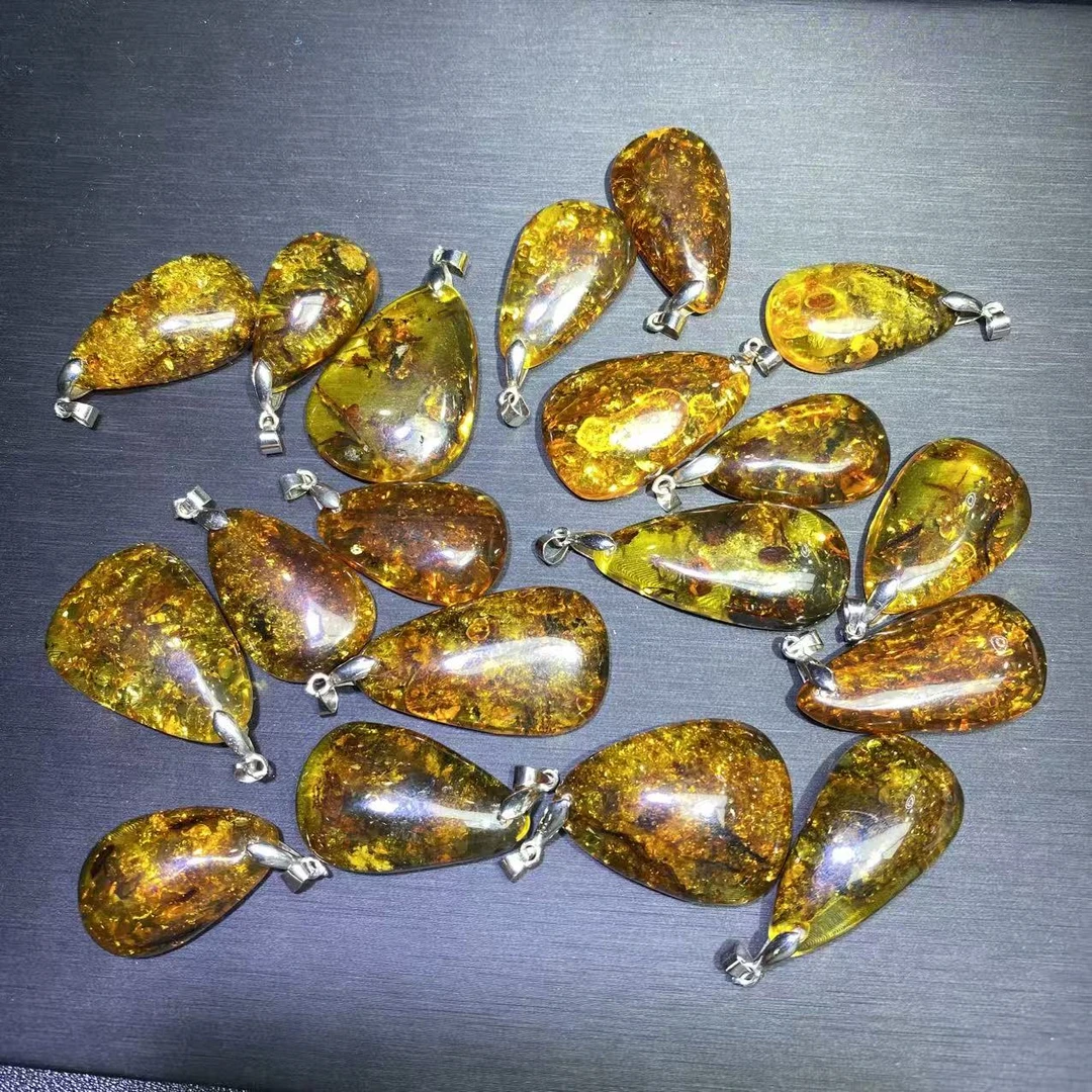 q-M2377-琥珀虫花珀吊坠-配绳-多样性发其一