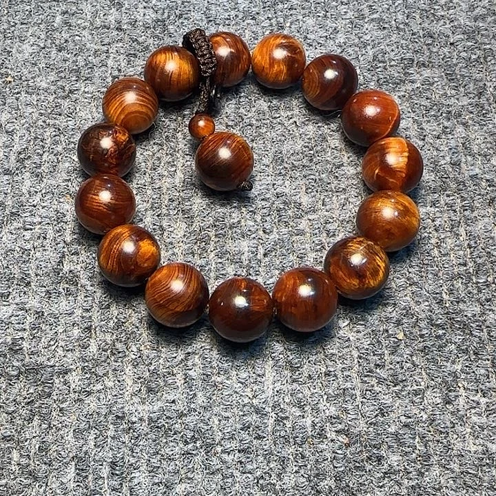 努***搏柏木（崖柏）全陈化老料把件串