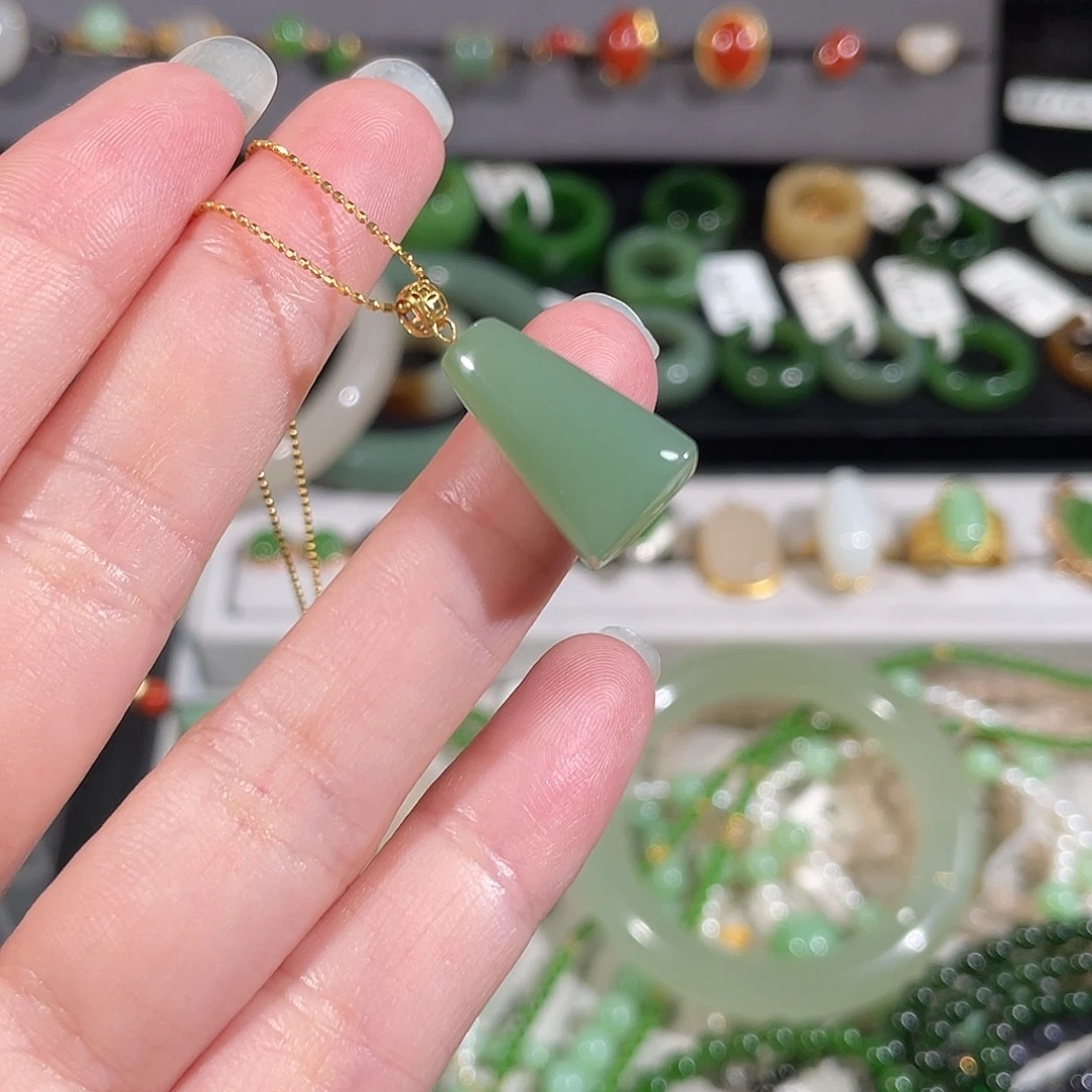 和田玉（碧玉）18K金镶嵌吊坠(不含链)