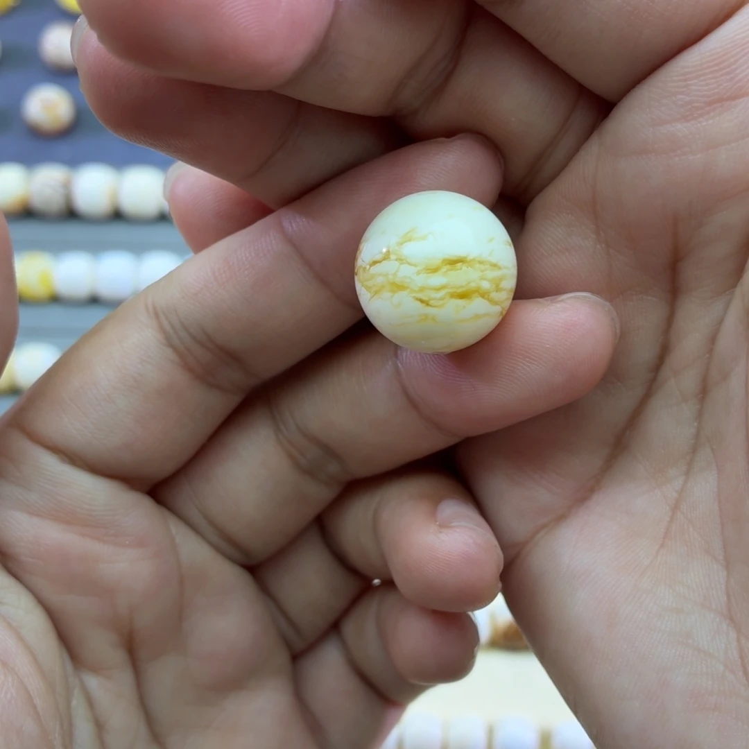 琥珀未镶嵌裸石17加圆珠虎皮纹