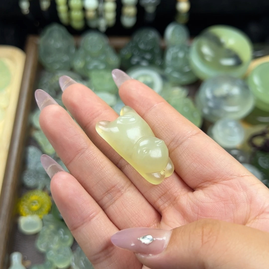 蛇纹石玉未镶嵌颈饰