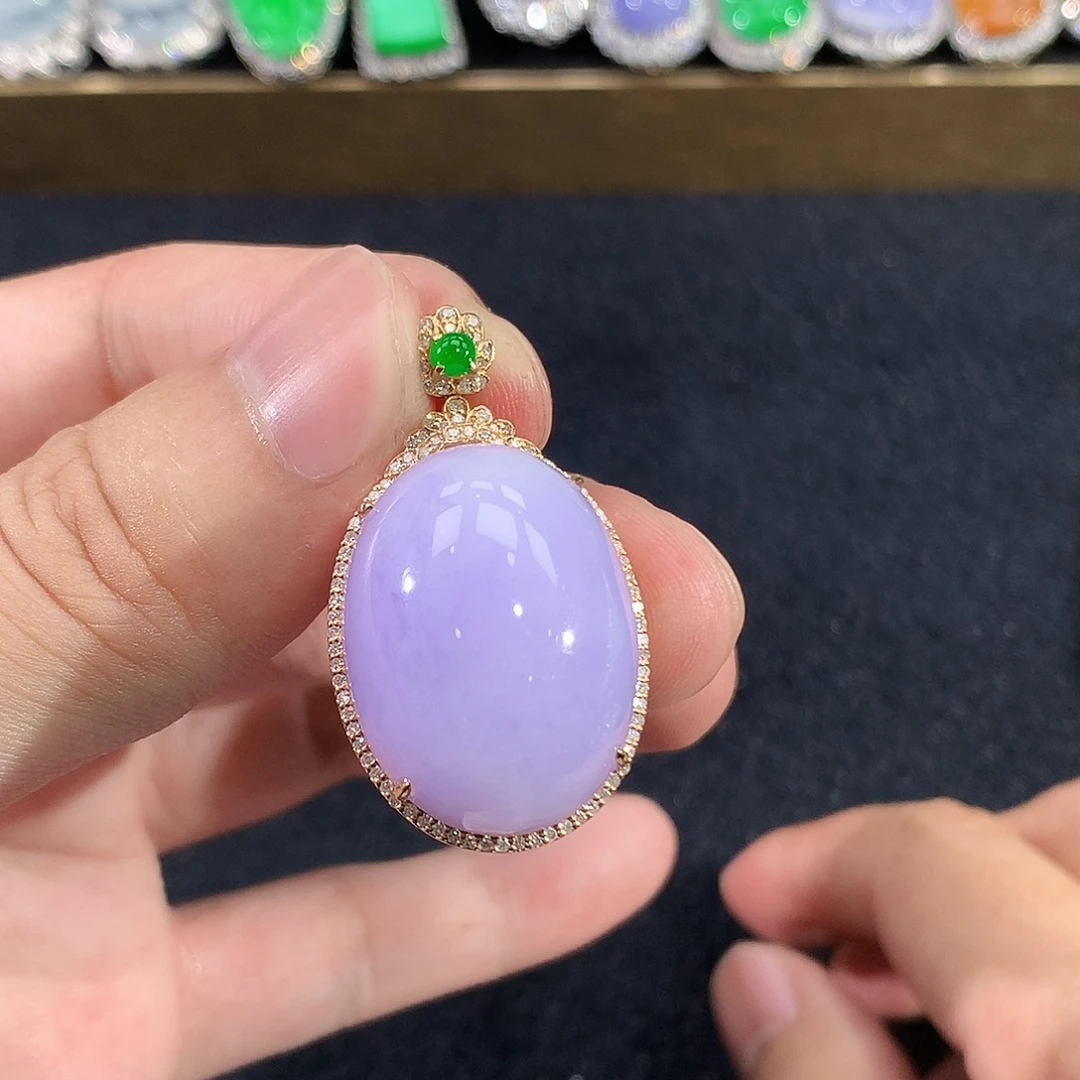 翡翠18K金镶嵌颈饰