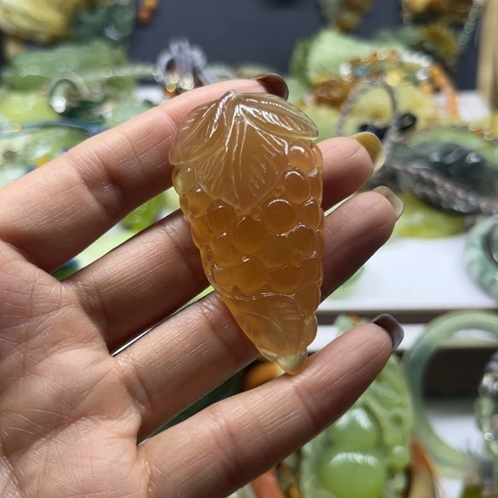 用***洋蛇纹石玉未镶嵌颈饰