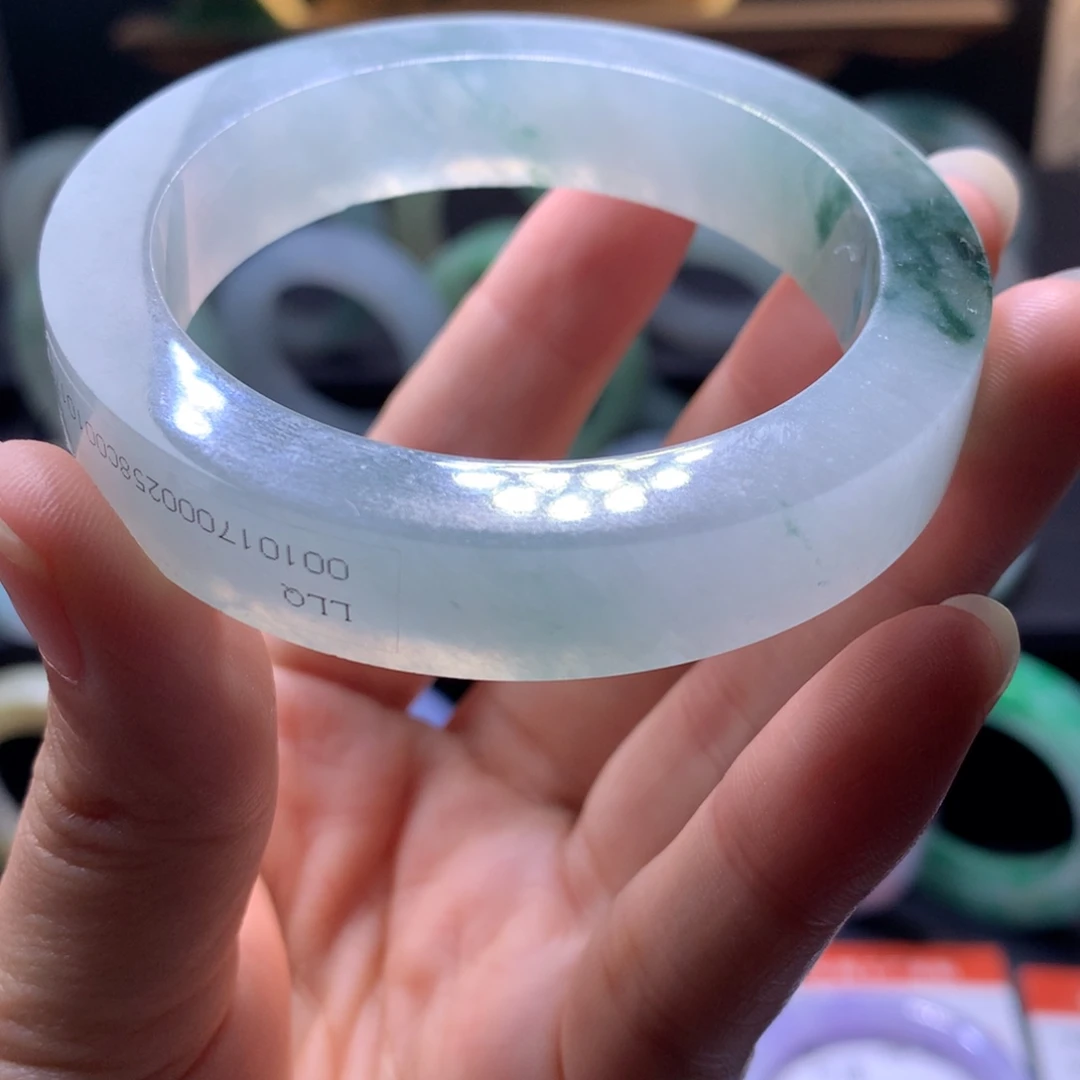 定制翡翠未镶嵌翡翠手镯