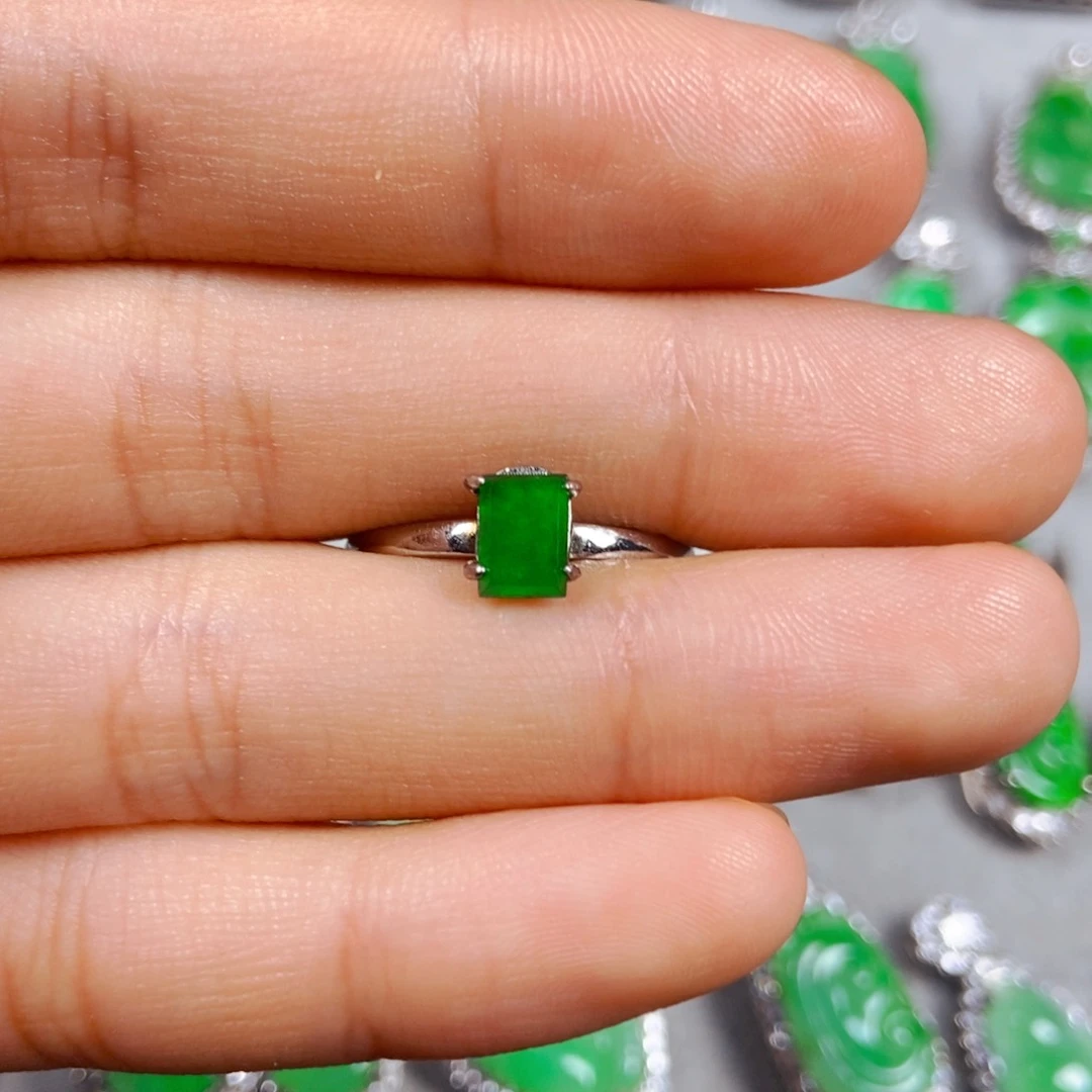 翡翠戒指未镶嵌马鞍