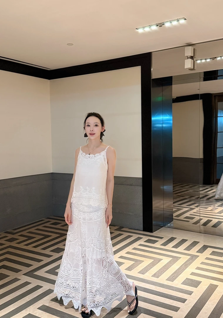 KK颜小新【书雪】设计感小众时尚气质休闲舒适宽松夏季镂空上衣半裙