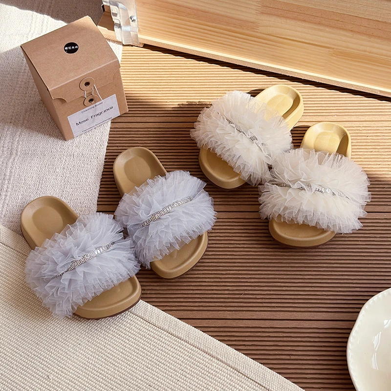 女童时髦拖鞋外穿2025夏季新款公主风水钻一字拖居家软底女孩凉拖