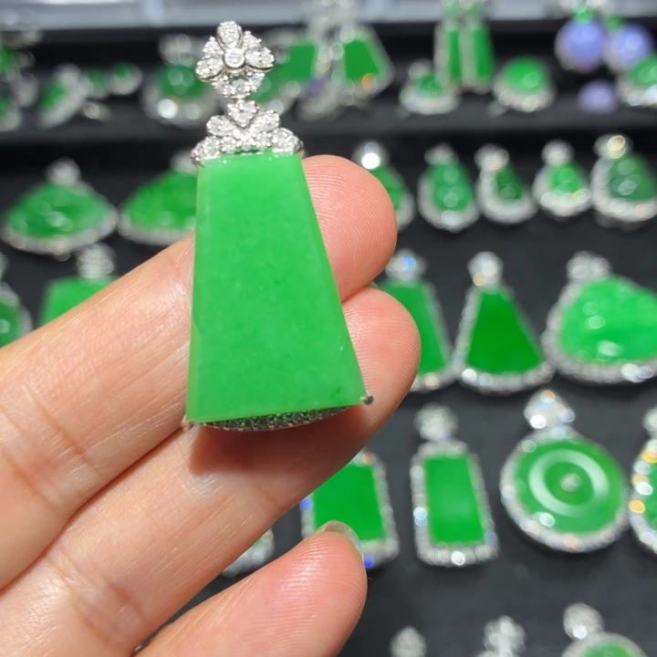 翡翠18K金镶嵌吊坠(不含链)