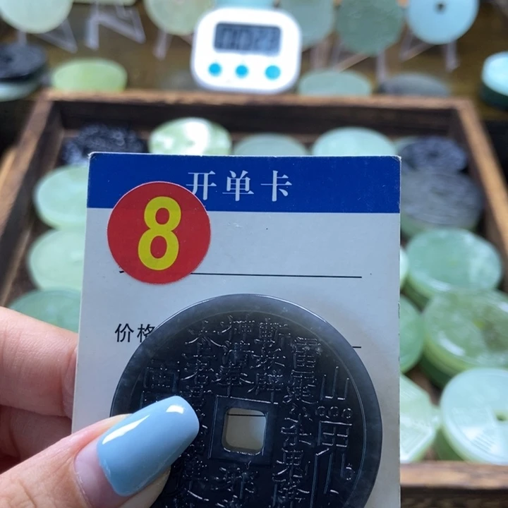 蛇纹石玉未镶嵌挂件是**吖