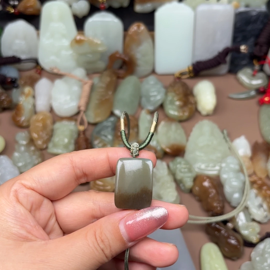 和田玉未镶嵌颈饰糖****5