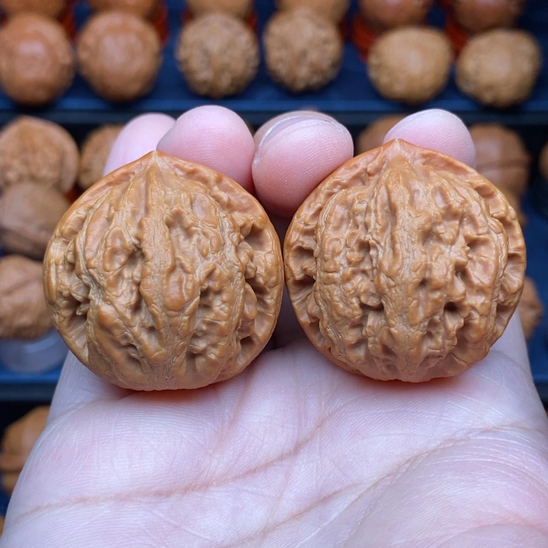 文玩核桃把件曾**圣手捻