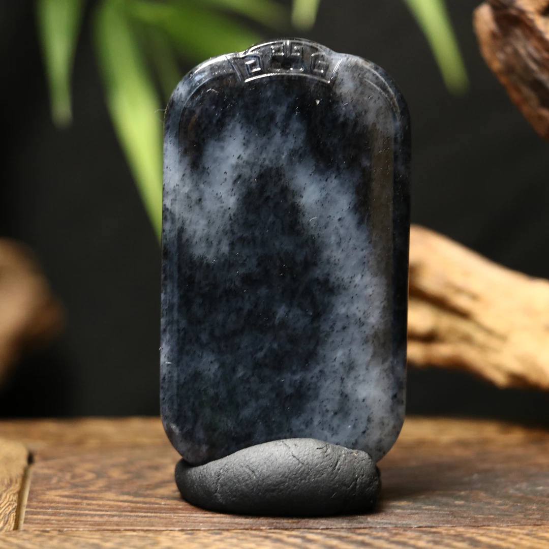 13和田玉且末青花无事牌挂件/169107保利山东拍卖