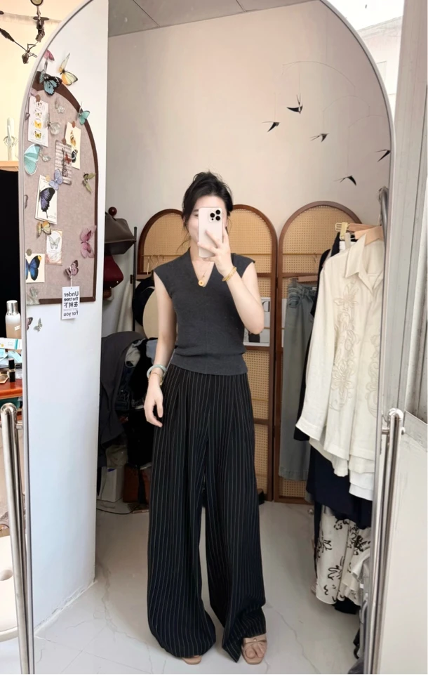 灰色上衣 起球，起毛！背后抽绳 条纹阔腿裤