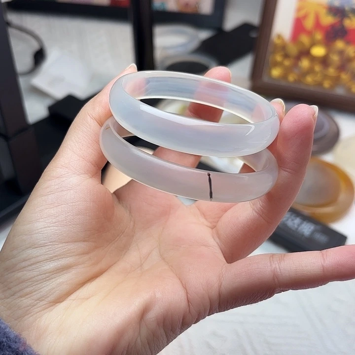 玛瑙/玉髓未镶嵌手镯两支