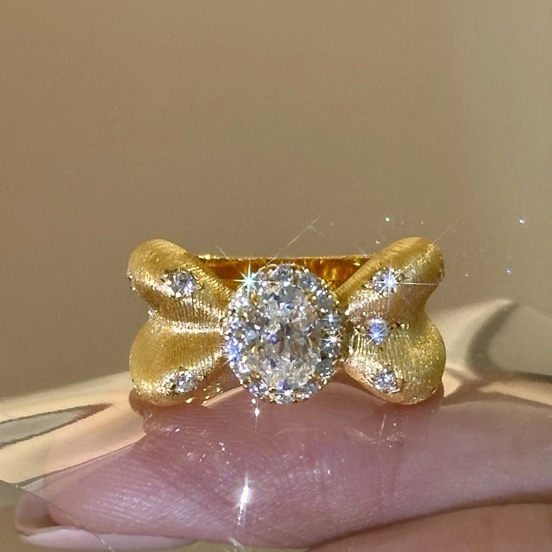 铜合金亚克力戒指 拉丝鸽子蛋戒指2025新款古法金结微镶钻感高奢