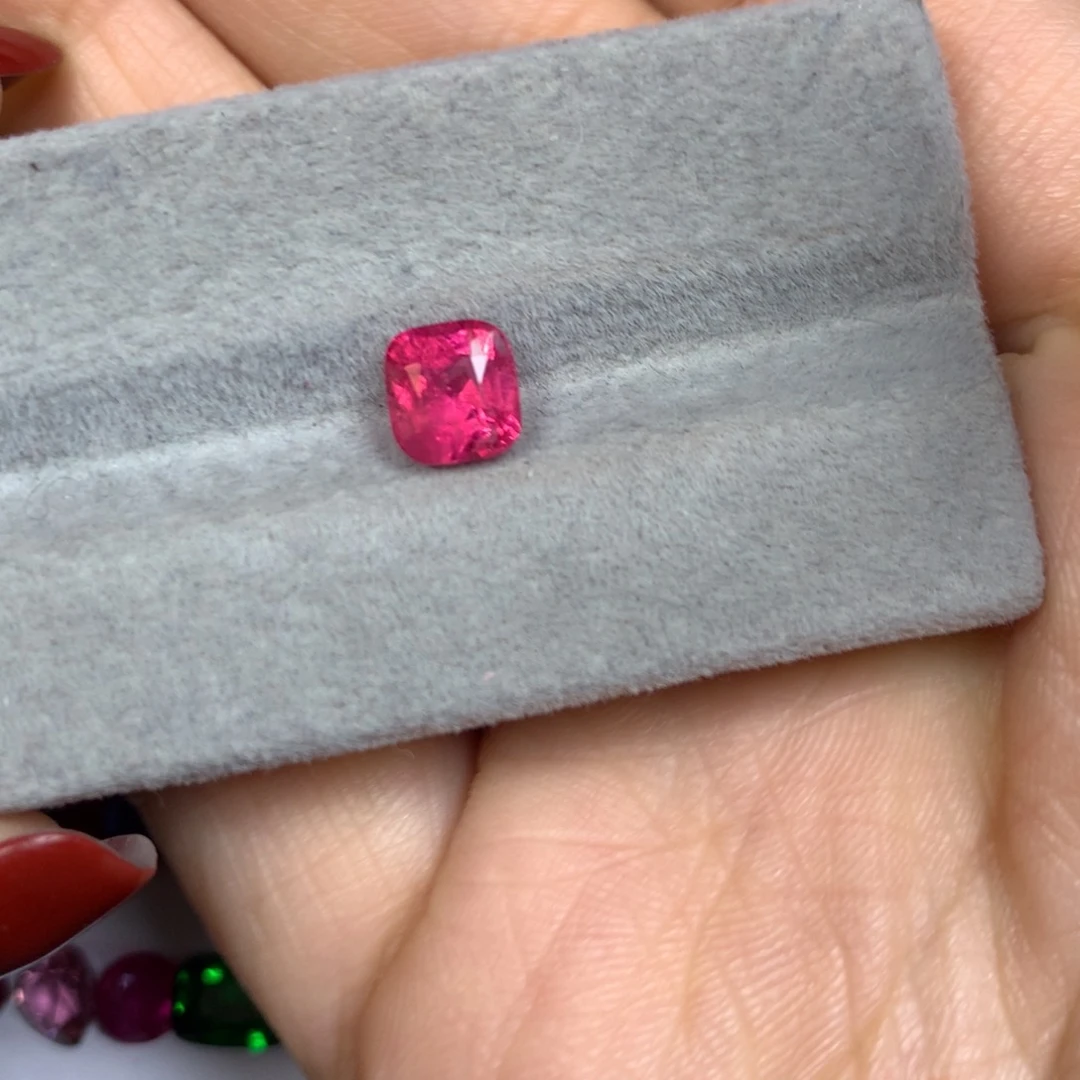 尖晶石裸石未镶嵌1.6ct马亨盖