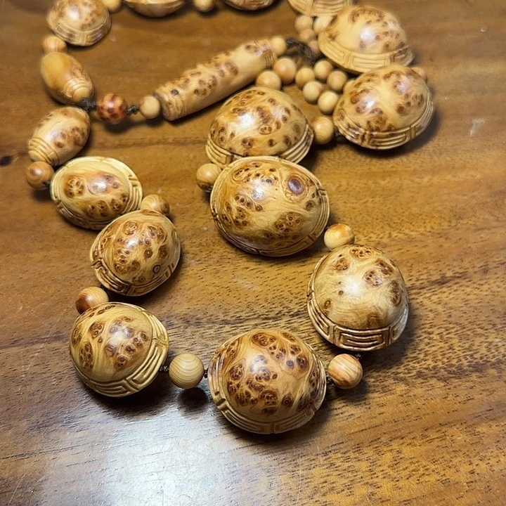 杨***杨柏木（崖柏）全陈化老料把件串