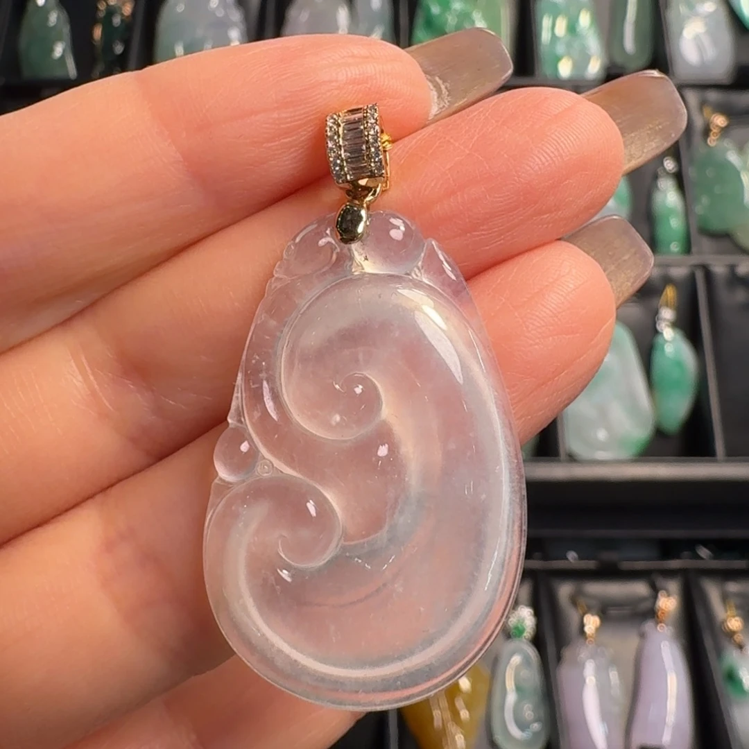 翡翠18K金镶嵌颈饰如意