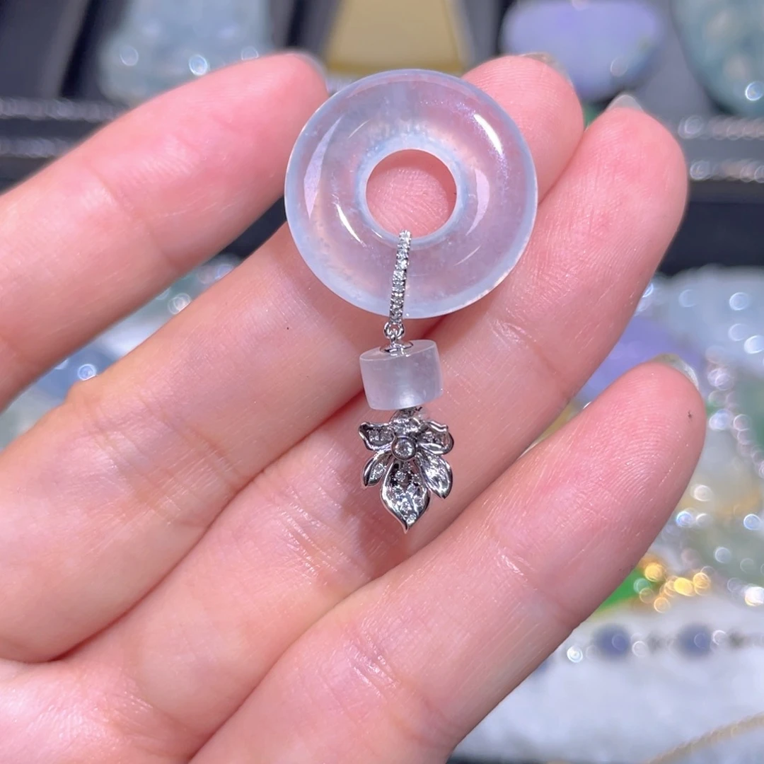 翡翠18K金镶嵌颈饰翡翠