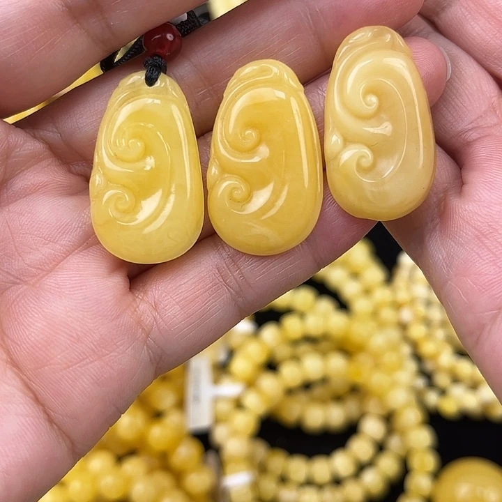 琥珀未镶嵌颈饰琥珀，多样性发其一