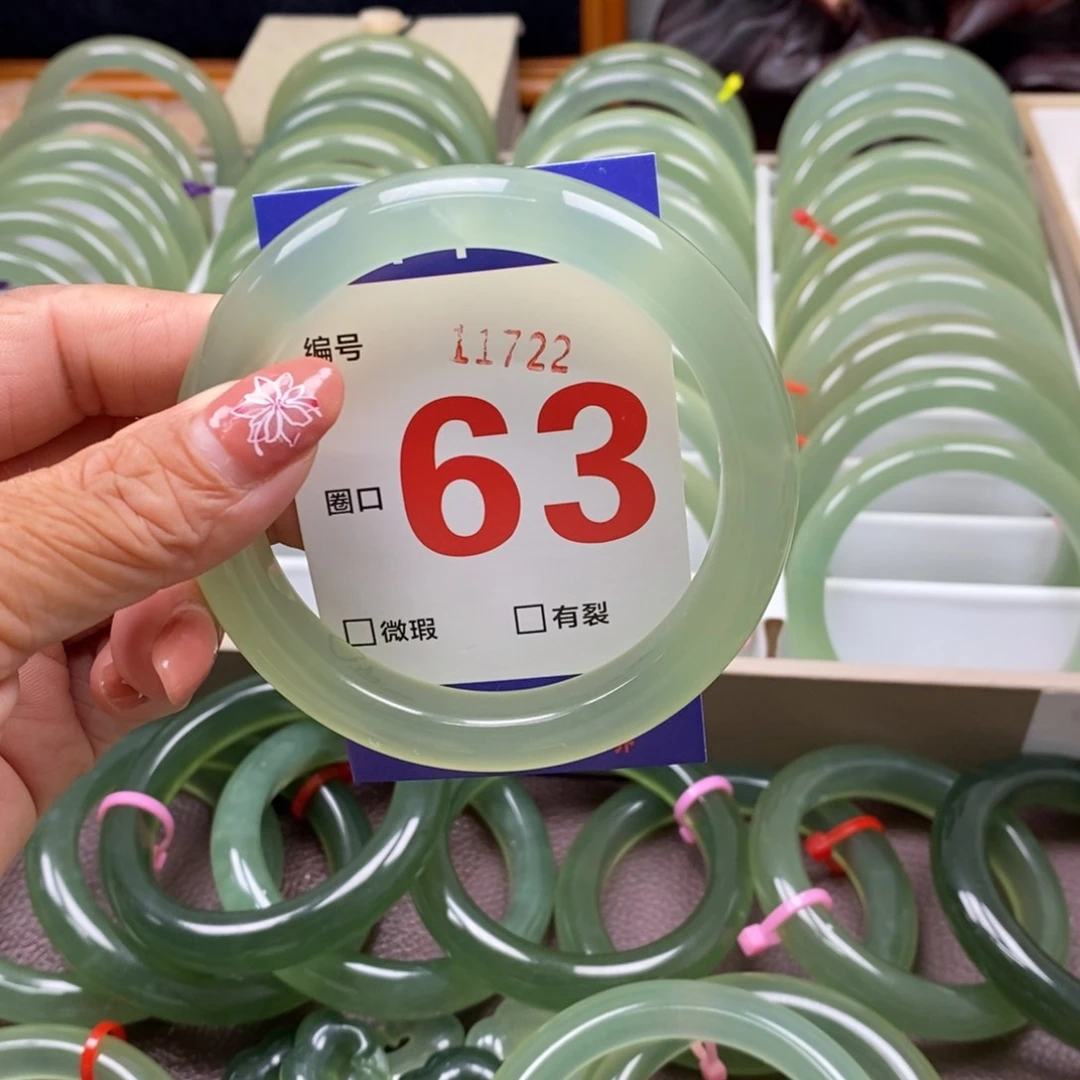蛇纹石玉未镶嵌手镯让***风好
