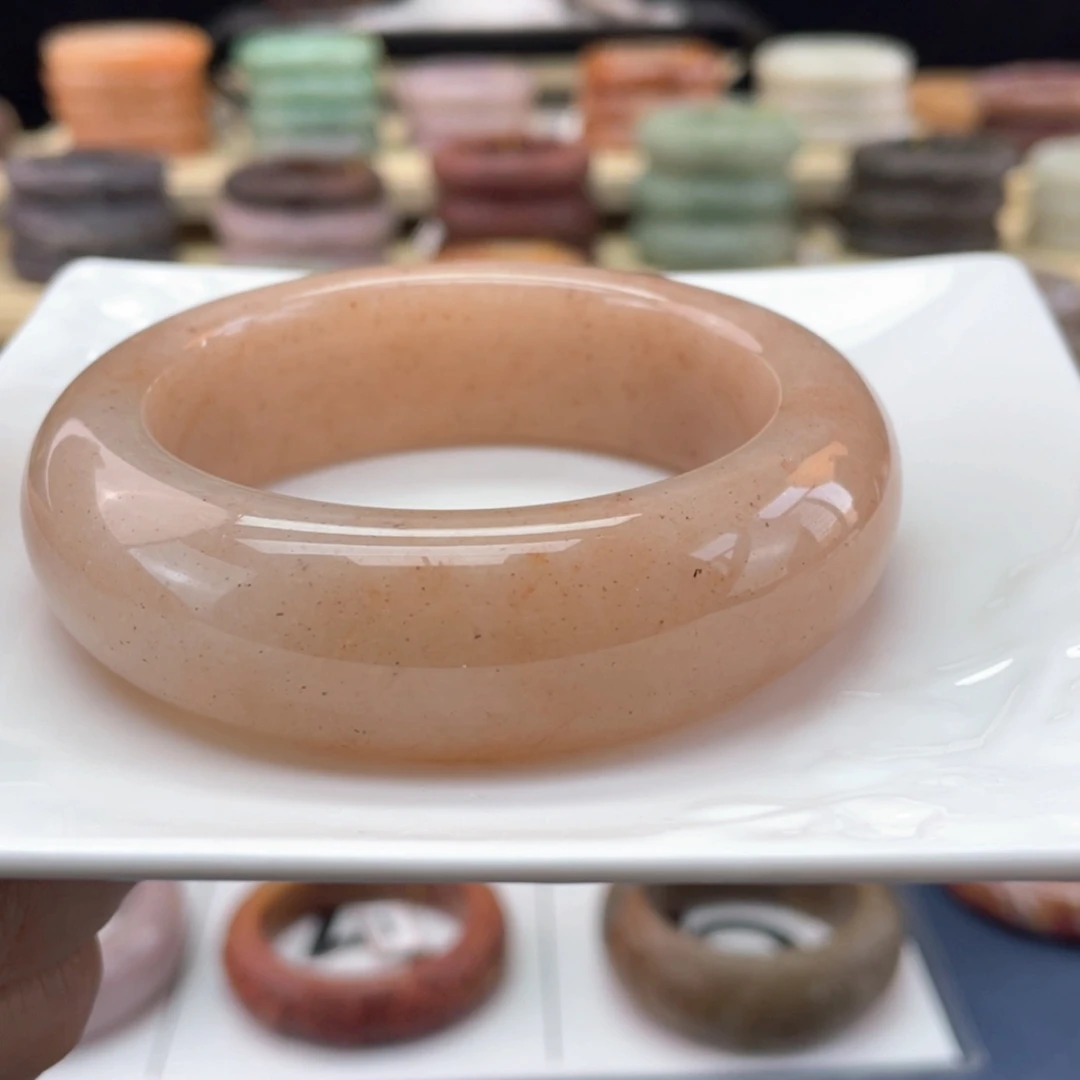 【闪购商品】石英质玉手镯未镶嵌梵*