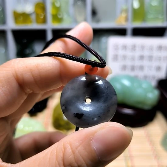 未镶嵌蛇纹石玉颈饰