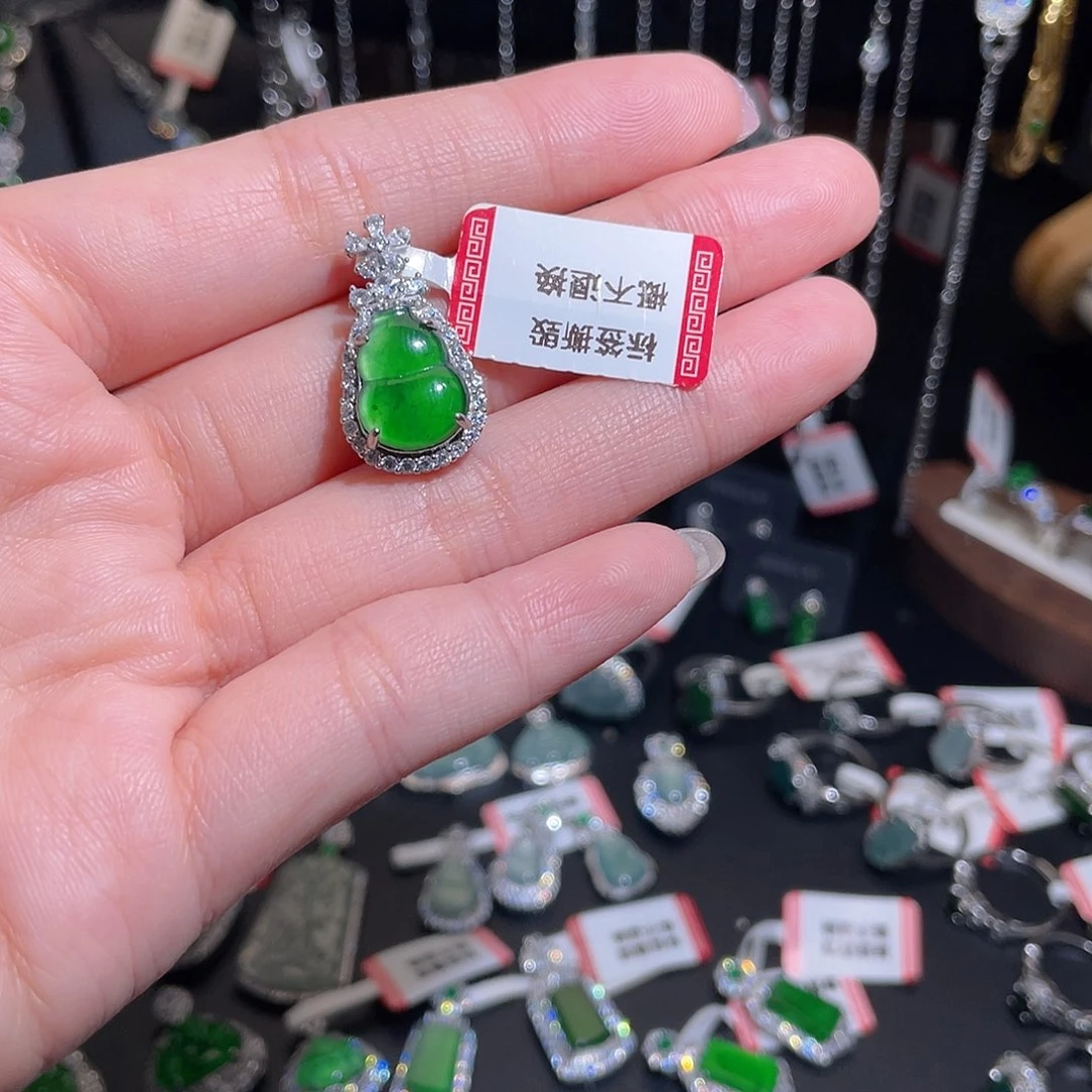 吊坠(不含链)未镶嵌翡翠