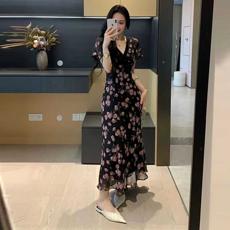 大码法式V领印花雪纺收腰连衣裙女夏胖mm梨形身材气质显瘦小黑裙