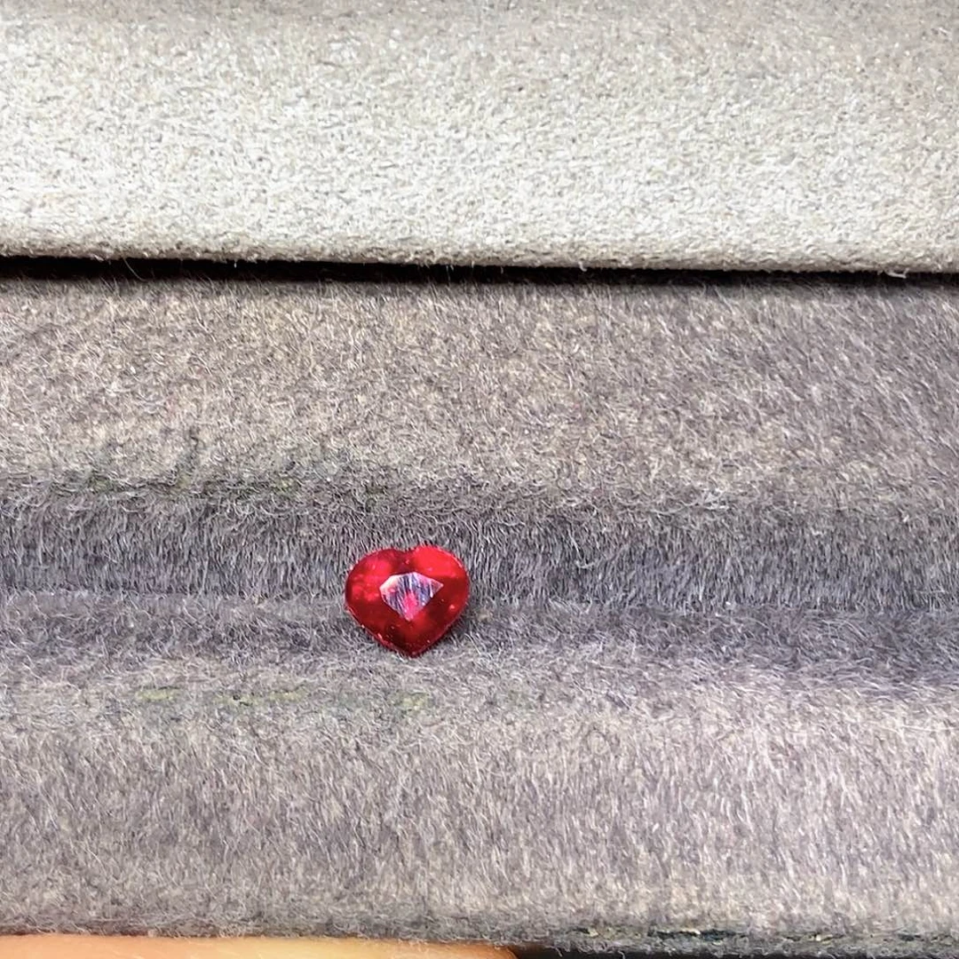 裸石红宝石1.01克拉天然无烧全净玻璃体鸽血红红宝石