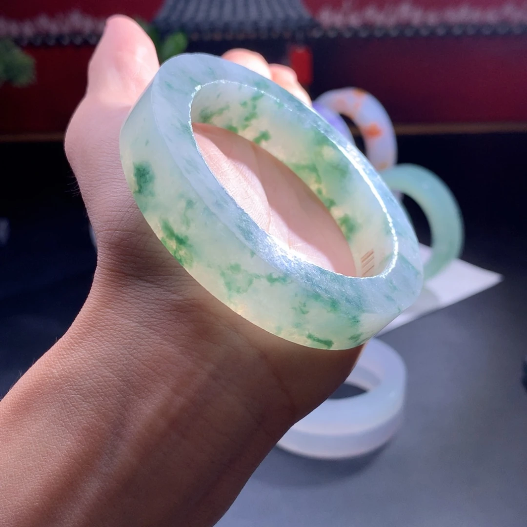 未镶嵌翡翠手镯定制翡翠