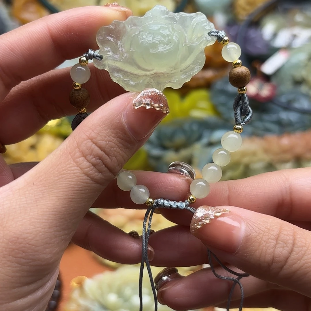 蛇纹石玉未镶嵌吊坠