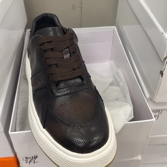 狼****磨砂皮（牛皮）蜥蜴板鞋42码