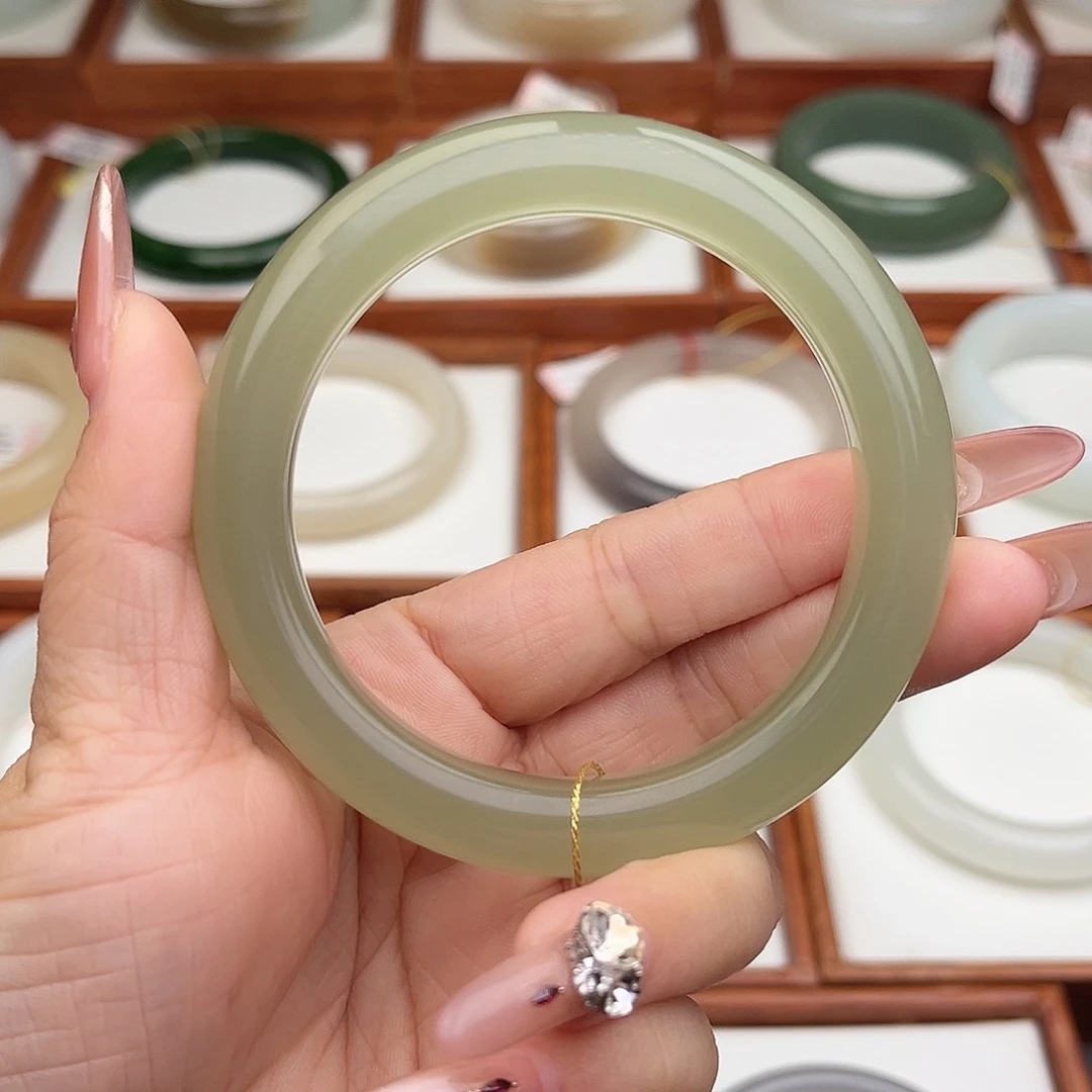 和田玉未镶嵌手镯58