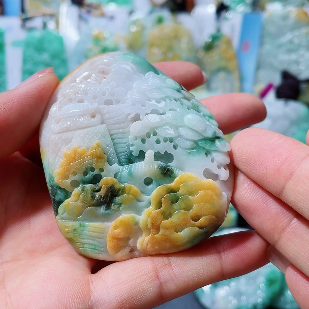 翡翠未镶嵌颈饰一个