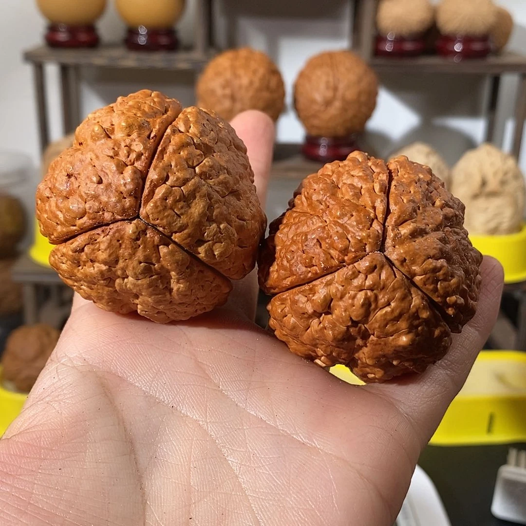 吊坠文玩核桃三瓣脑纹金刚练手微色4857