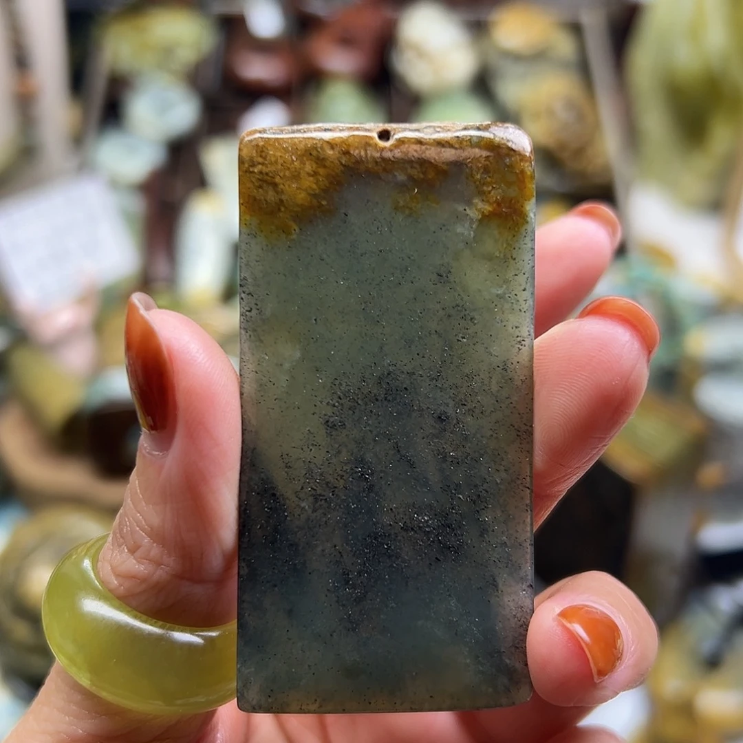 岫岩河磨玉（透闪石质玉）未镶嵌颈饰河磨玉无事牌