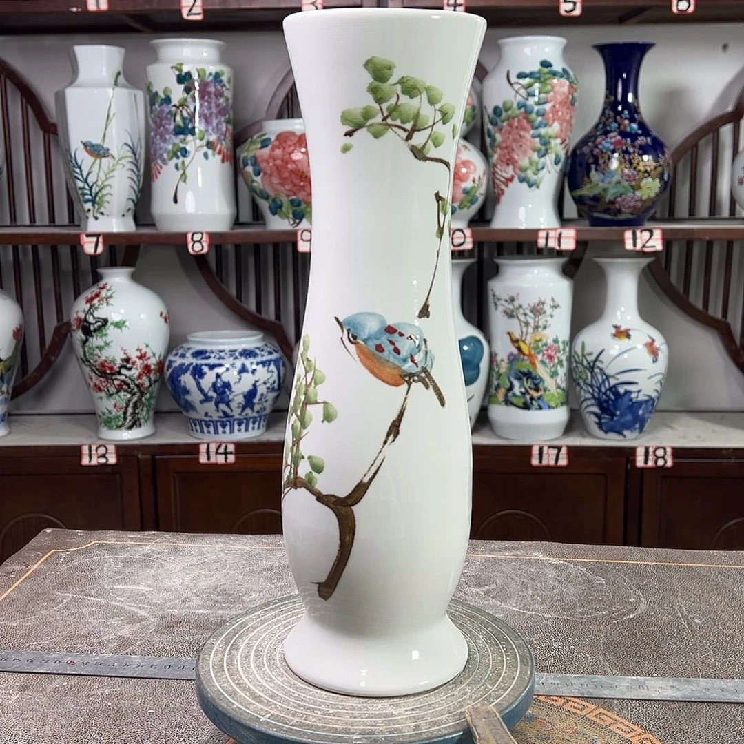 陶摆件景德镇陶瓷蛮绿梅