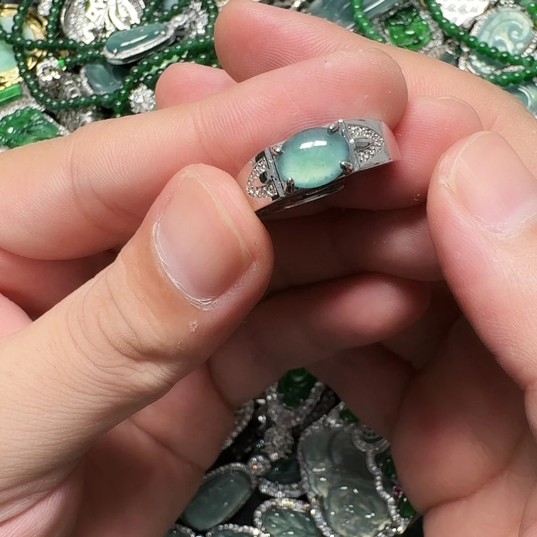 翡翠未镶嵌颈饰天然A货翡翠放漏