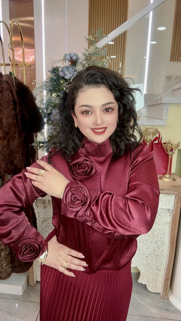 2024年秋冬季气气质设计感别致红色玫瑰立体花朵长袖小衫