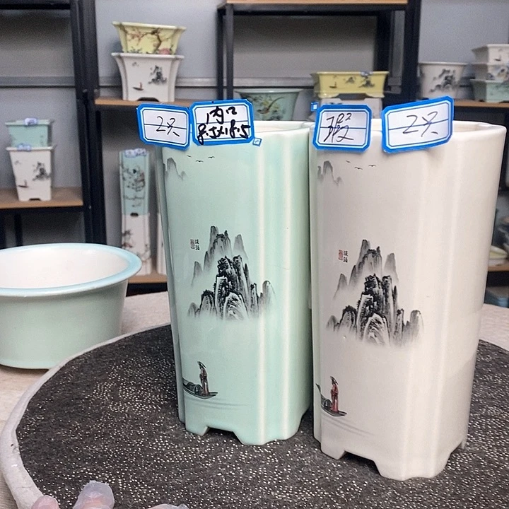 紫砂的花盆很漂亮