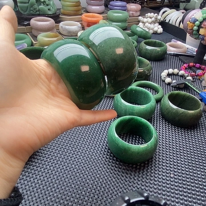 墨***泉石英岩玉未镶嵌石英岩玉